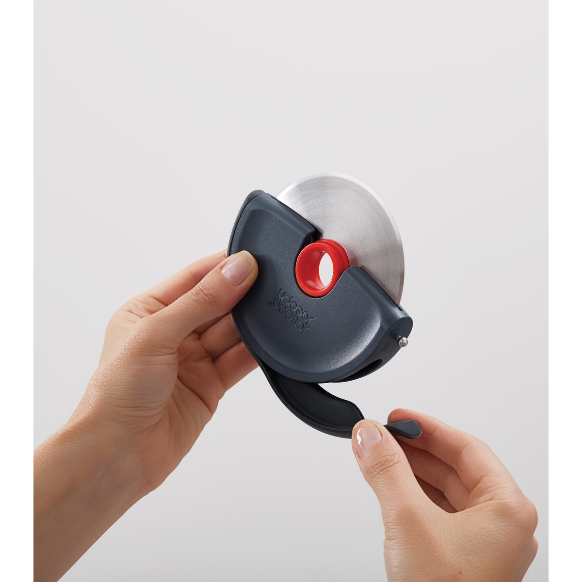 Joseph Joseph Coupe-pizza gris à disque Joseph Joseph® - JJ021 Gray