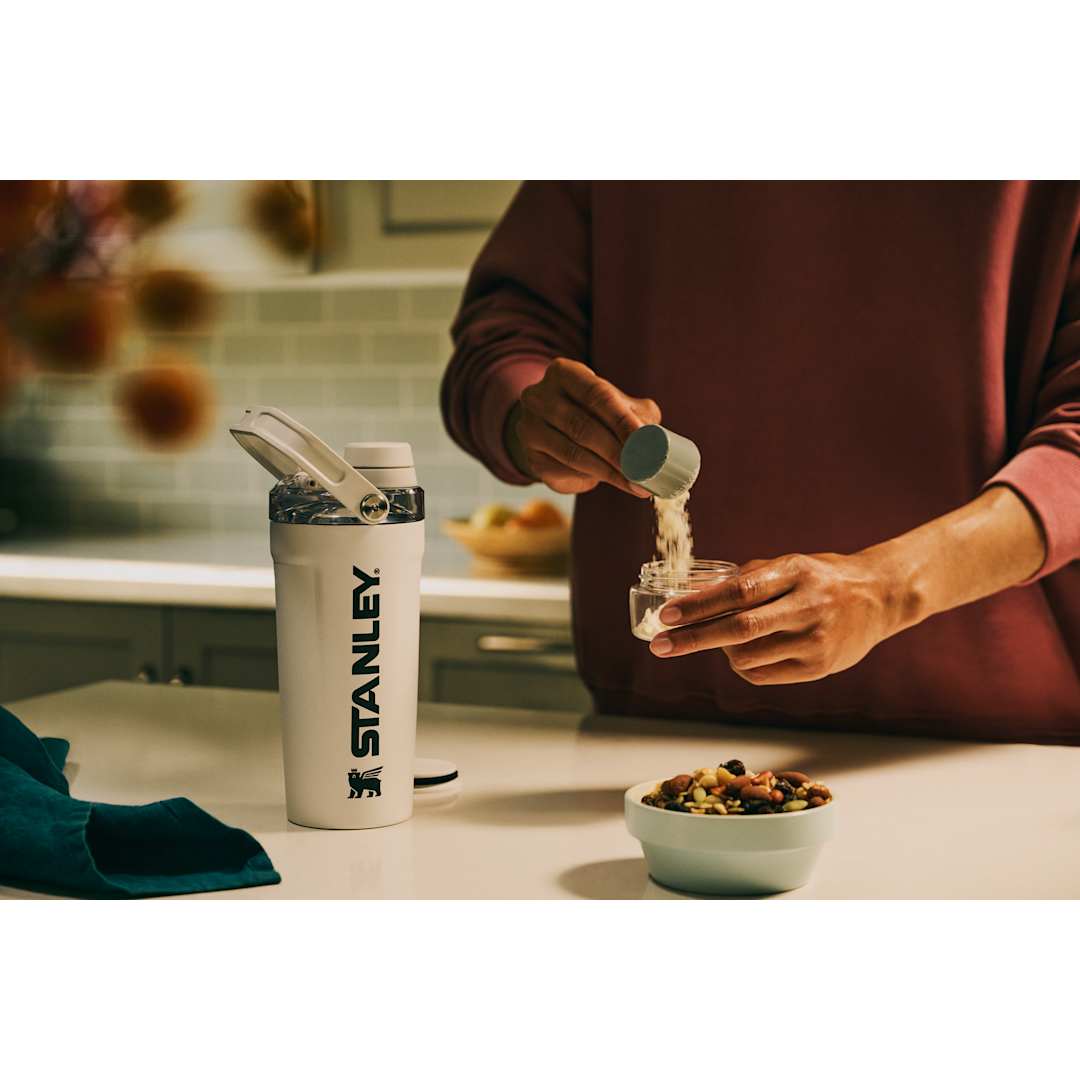 Stanley Stanley Activate Shaker Bottle 20oz - 1603-37 White