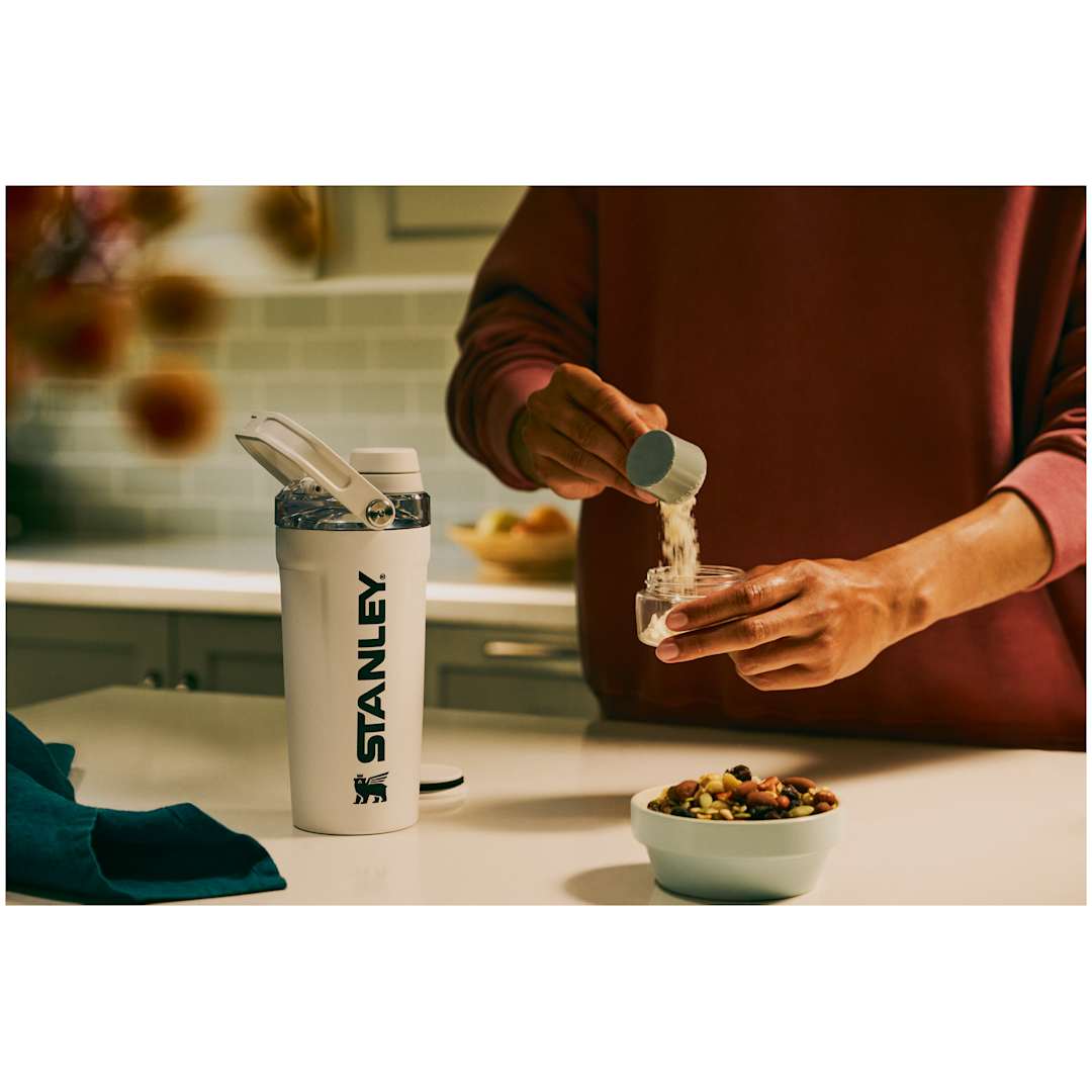 Stanley Stanley The Vitalize Shaker Bottle 20oz - 1603-37 White
