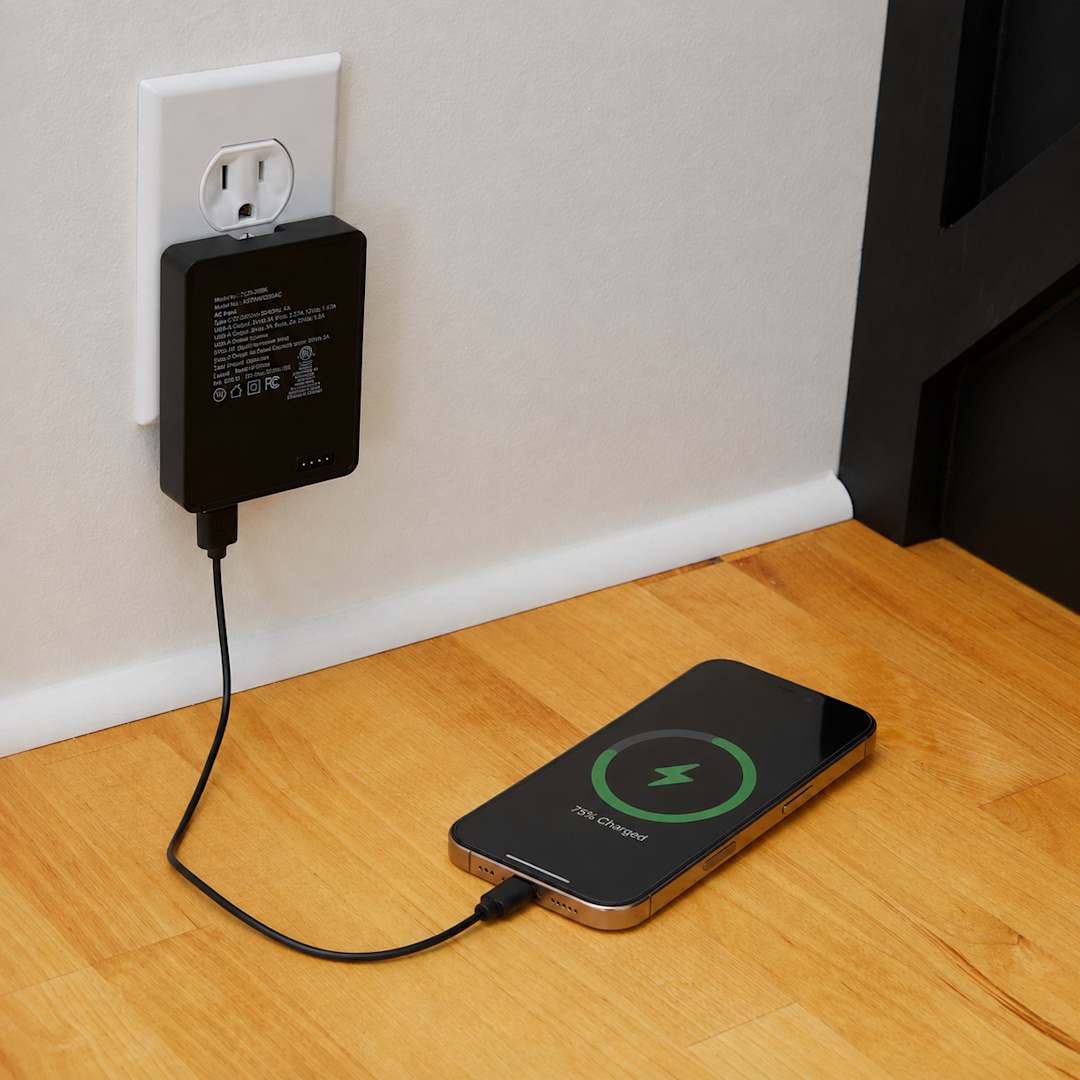 5000 mAh 15W MagClick Power Bank with Wall Charger - 7122-36 Black