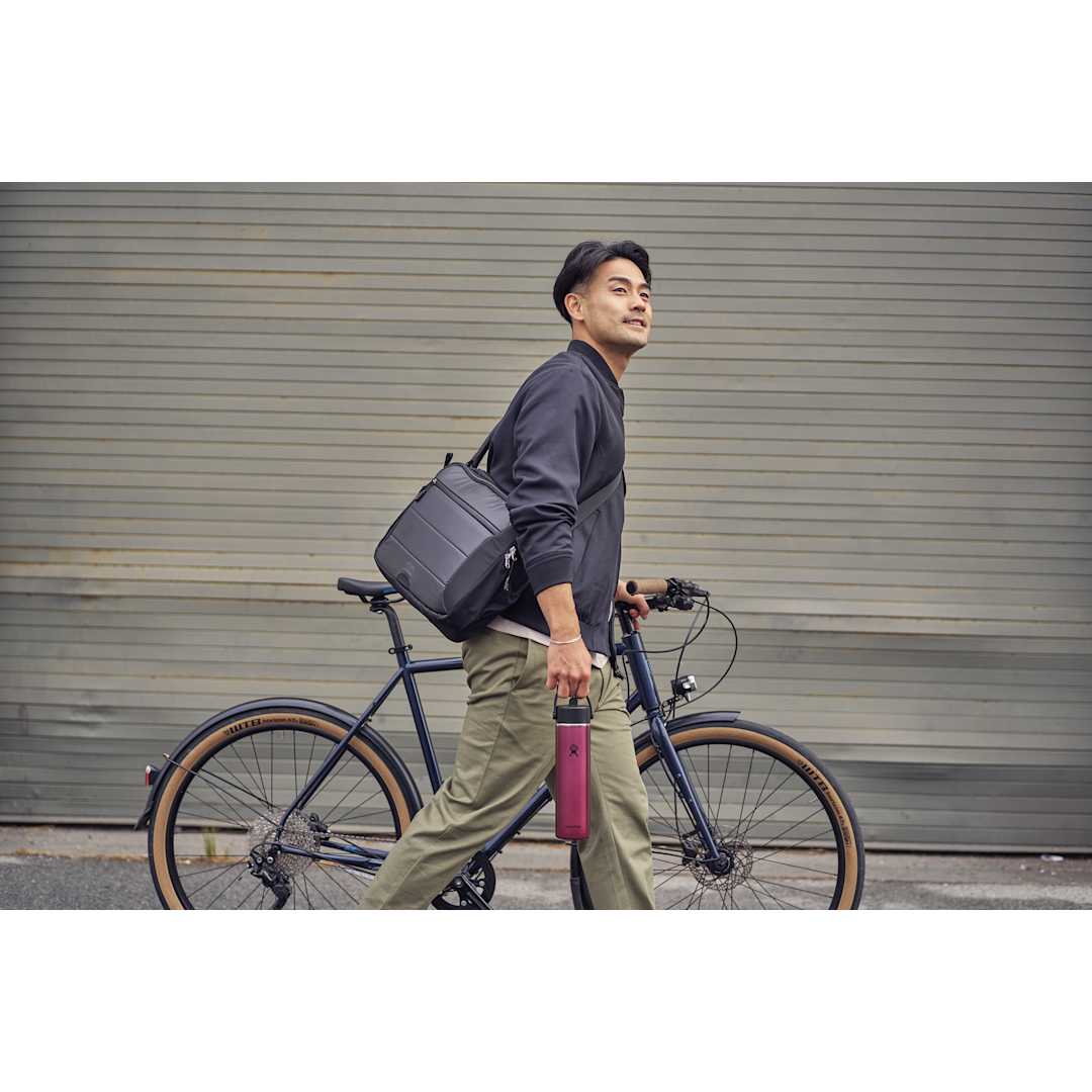 Hydro Flask Hydro Flask® Lightweight Bottle w/ Straw Lid 24oz - 1601-87 Red