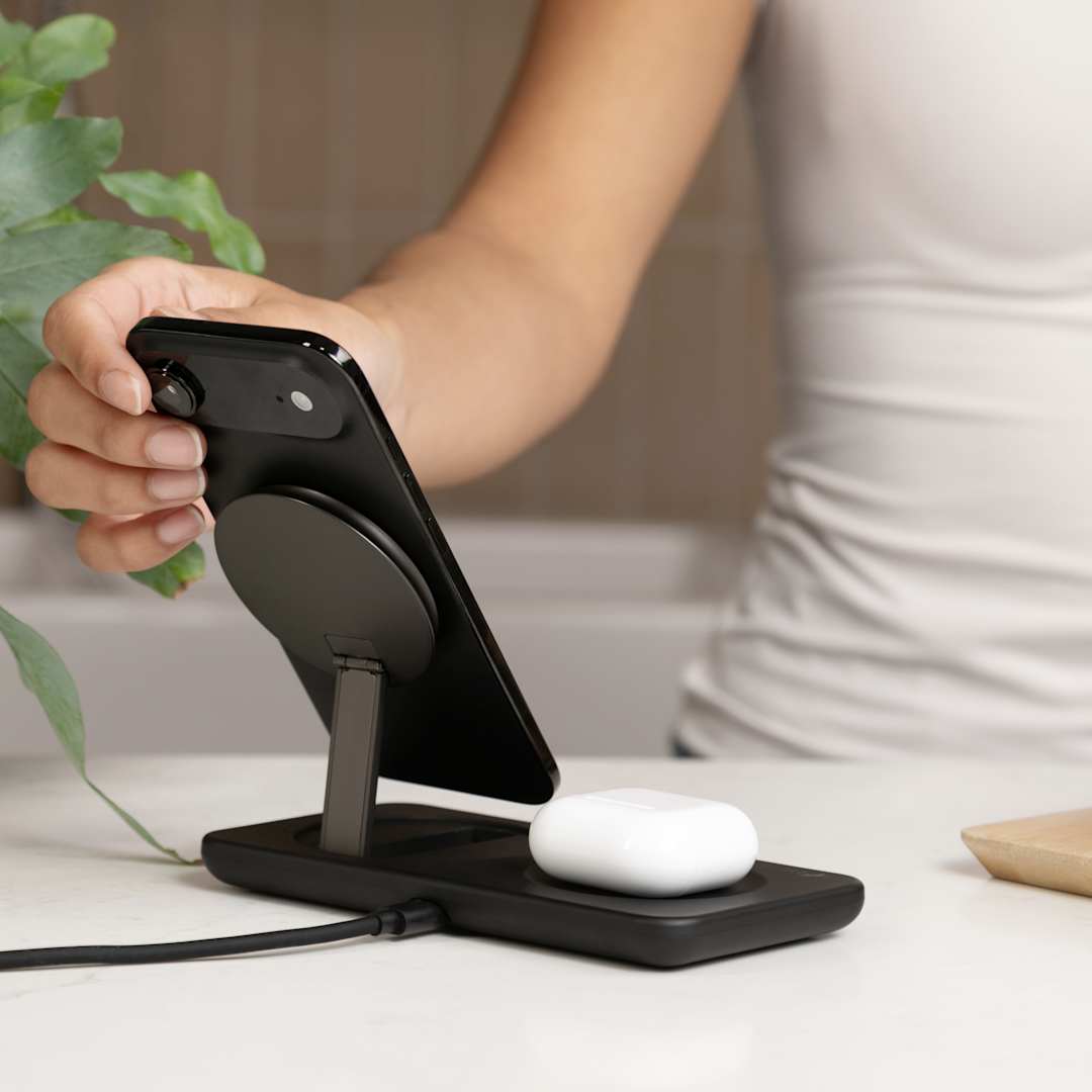 Nimble Nimble Podium 2-in-1 Wireless Charging Stand - 7125-10 Black