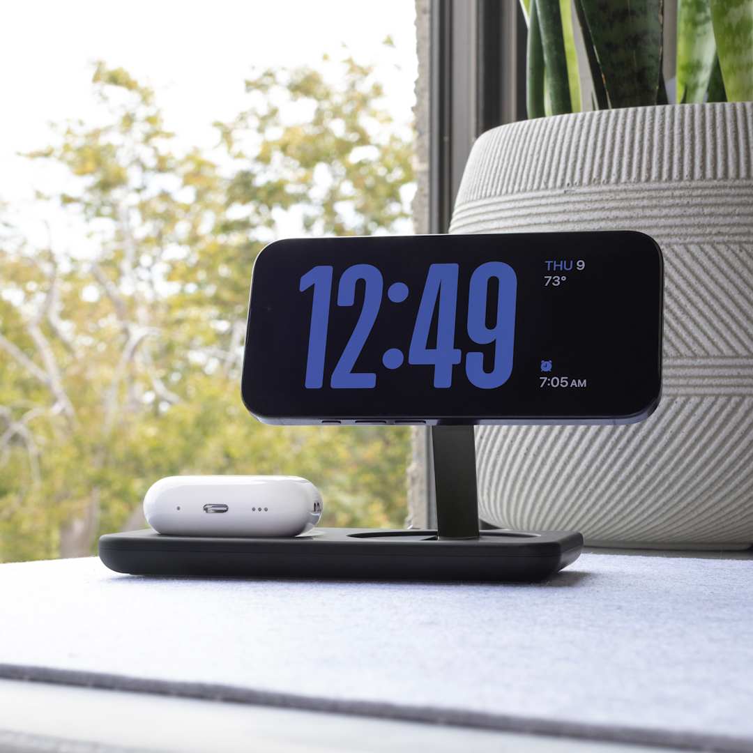 Nimble Nimble Podium 2-in-1 Wireless Charging Stand - 7125-10 Black