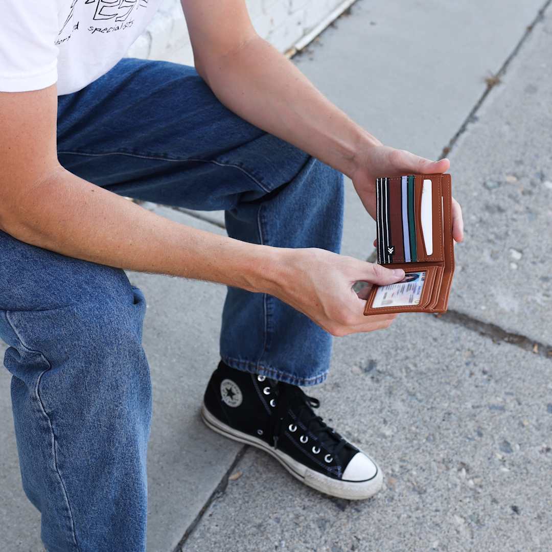 Thread Wallets Thread Wallets Vegan Leather Bifold - 2015-04 Brown