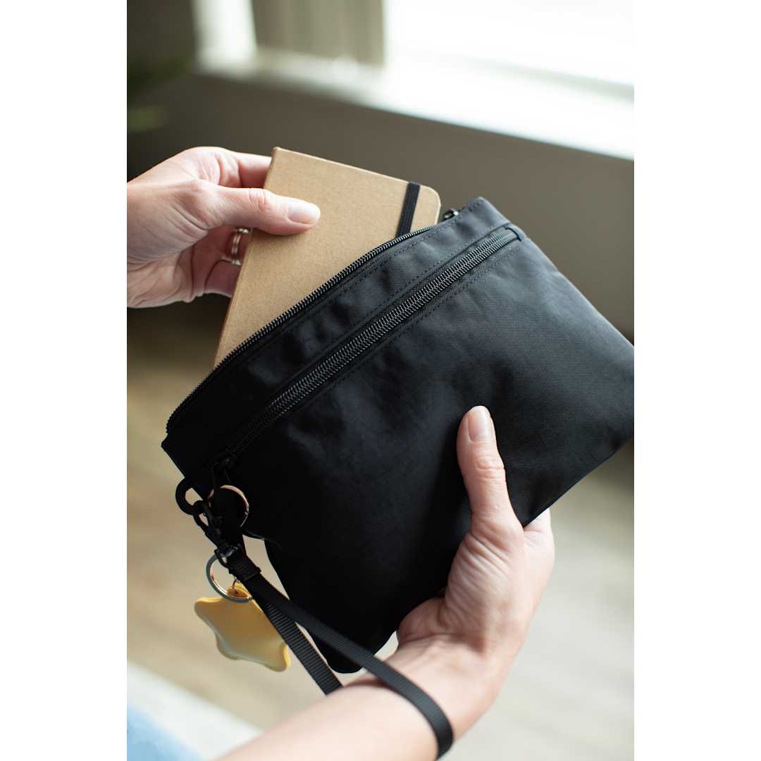 Avery Wristlet - 3750-67 Black