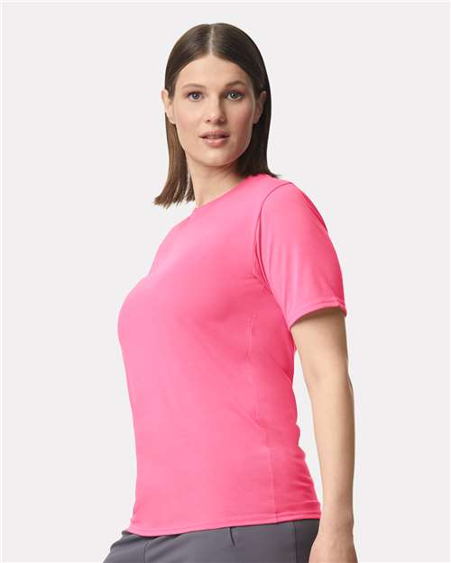 Gildan Unisex Performance® T-Shirt - 42000 Safety Pink