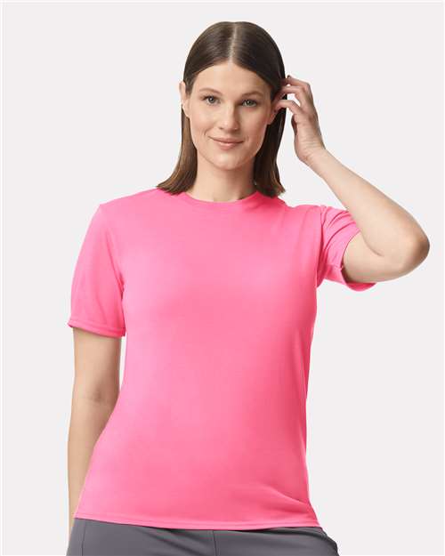 Gildan Unisex Performance® T-Shirt - 42000 Safety Pink