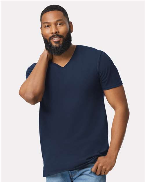 Gildan Unisex Softstyle® V-Neck T-Shirt - 64V00 Navy