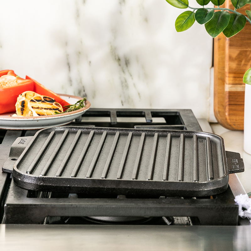 Lodge Lodge® 10.5" Cast Iron Reversible Grill / Griddle - LCI25 Black